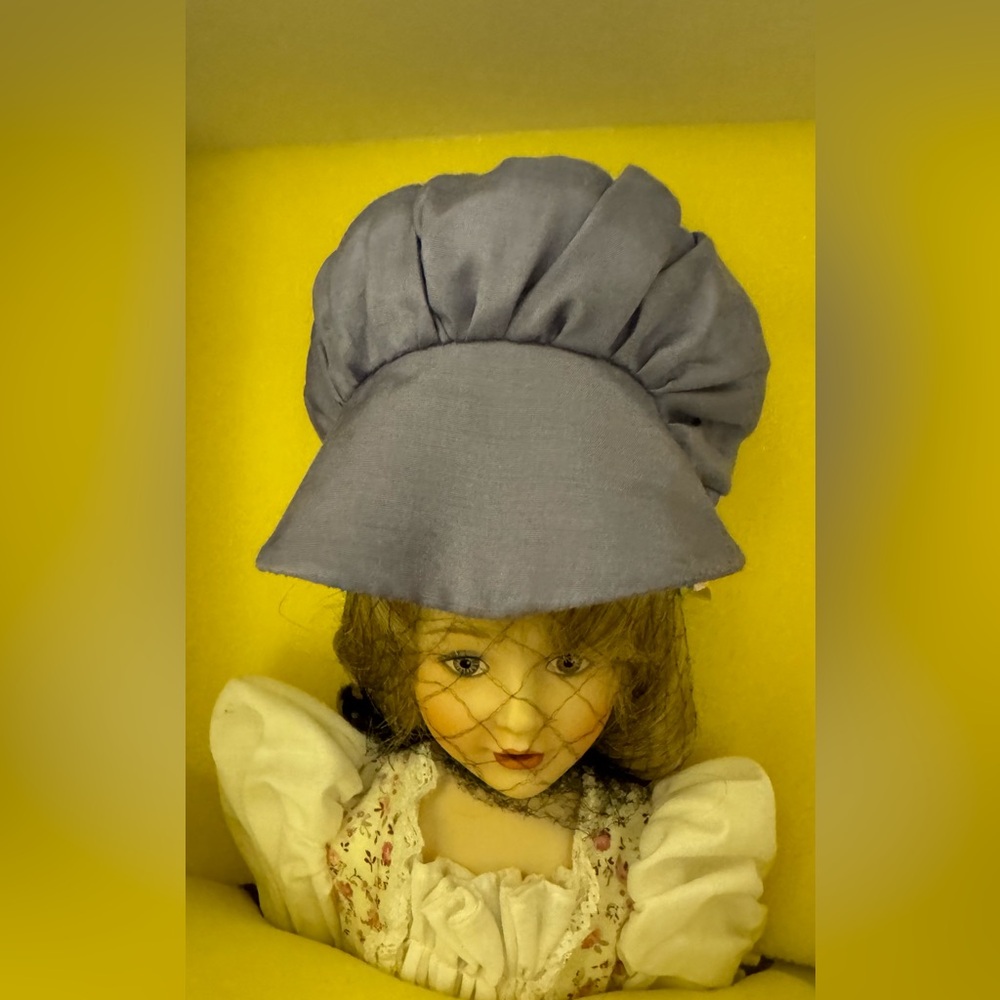 Franklin Mint Heirloom Little Bo Peep in Original Box and Packing . Certificate
